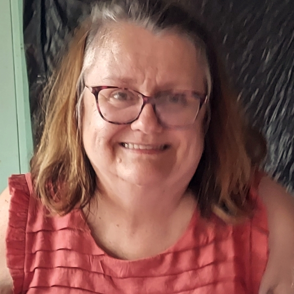 Meet your Posher, Shirley - Picture 2 of 4